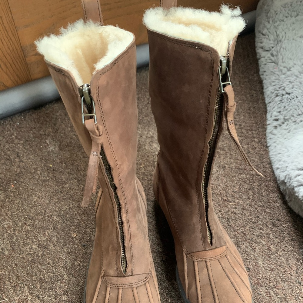 NWOB UGG Belfair boot- waterproof